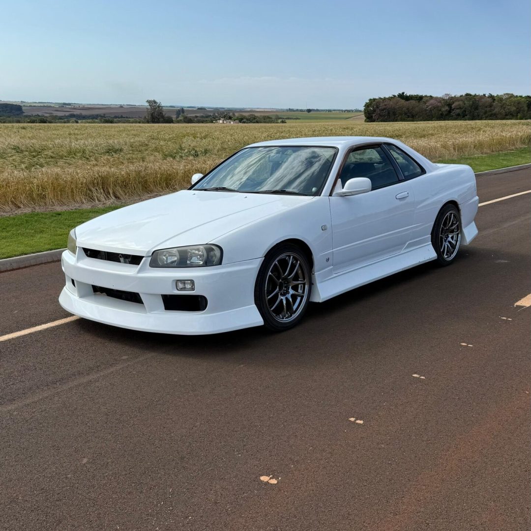 Nissan Skyline R34 importado pela Kaze